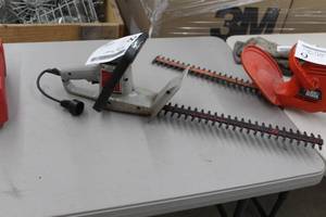lot 8 image: Sears Electric Hedge Trimmer 18