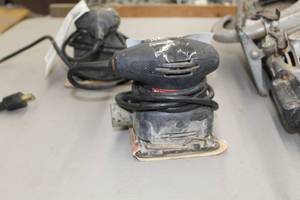 lot 28 image: Wel-bilt Palm Sander 14-sheet