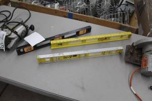 lot 31 image: Lot of (3) Contractor Levels 24