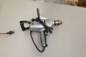 lot 33 image: Black & Decker Deluxe 12 Utility Drill