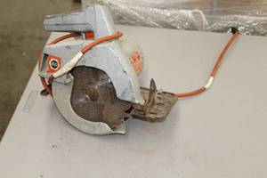 lot 32 image: Black & Decker 7301 7-14 Circular Saw