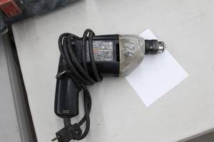 lot 64 image: Black & Decker 7190 Drill