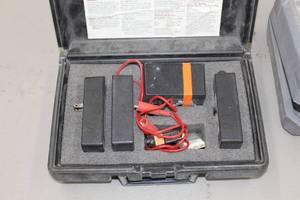 lot 75 image: Pasar Current Tracer 110V Transmitter T23, Current Tracer Probe P23  with Plastic Case