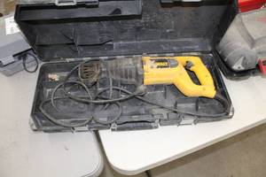 lot 88 image: DeWalt DW303M Reciprocating Saw Variable Speed  with Plastic Case