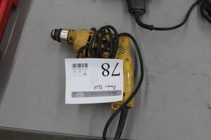 lot 78 image: DeWalt DW106 38 Drill Variable Speed