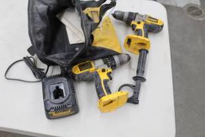 lot 81 image: Lot of (2) DeWalt DCD950 18V Cordless DrillDriverHammerdrill  with Charger, T-Handle, Soft Side Carry Bag