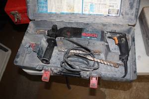 lot 94 image: Bosch 11224VSR Bulldog Drill  with Plastic Case, Drill Bits