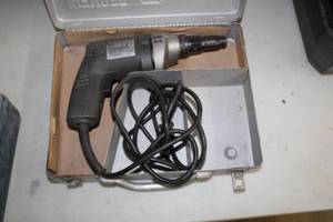 lot 92 image: Black & Decker 2054 Versa-Clutch Scrugun Screwdriver Variable Speed  with Metal Case
