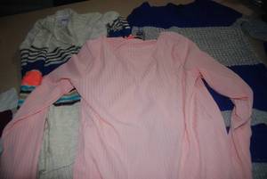 lot 4 image: 20 size small sweaters...