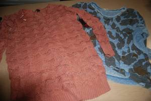 lot 6 image: 20 size large sweaters...