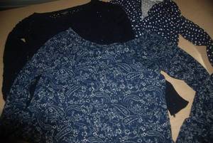 lot 7 image: 20 size small sweaters...