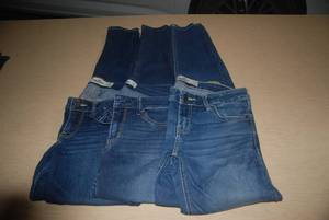 lot 22 image: 3 pair hollister jeans size 26 wais...