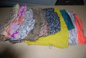 lot 34 image: 10 scarves...