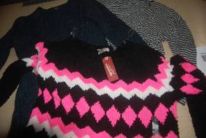 lot 39 image: 20 Ladies size Large topssweaters....