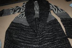 lot 90 image: 14 womens size small tops...
