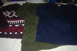 lot 3 image: 20 size medium sweaters...