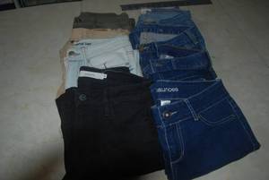 lot 122 image: 8 pair of pants various sizes...