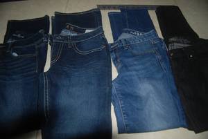 lot 132 image: 4 pair of womens jeans size 4 vario...