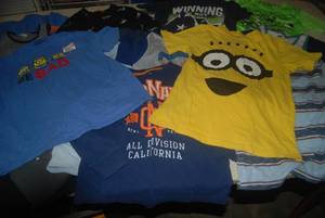 lot 147 image: 18 Boys shirts sizes 6, 7, 8, and s...