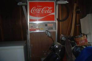 lot 3 image: Coca Cola pop machine, 70s Westing...