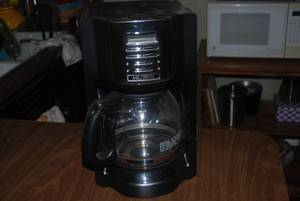 lot 25 image: coffee pot...
