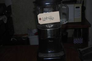lot 46 image: Oster blender...