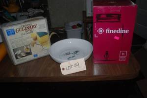 lot 49 image: Corning Culinary Kit-salad bowl, gl...