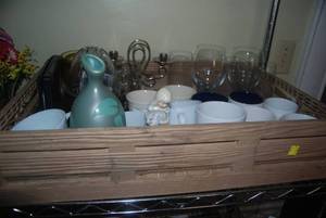 lot 52 image: collapsable bin full of items, chec...