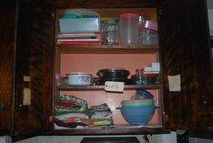 lot 59 image: Entire contents of kitchen cupboard...