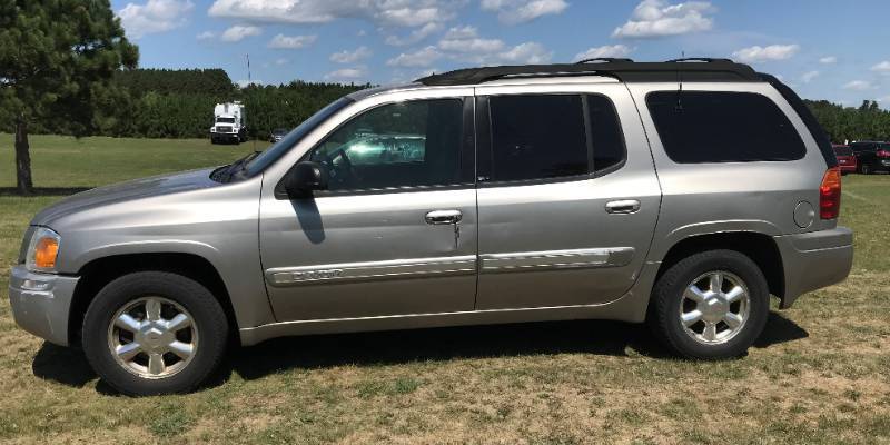 lot 4 image: 2003 GMC Envoy XL SLT 4X4