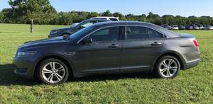 lot 1 image: 2015 Ford Taurus SEL