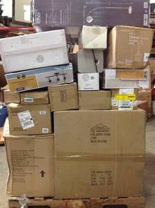 lot 1 image: Pallet with assorted Lightning various models and conditions see pictures