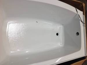 lot 38 image: American Std Ovation 60 in. Left Drain Bathtub in Arctic White see pictures