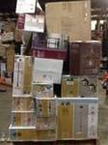 lot 31 image: Pallet of assorted Lightning various brands models and conditions see pictures