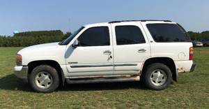 lot 2 image: 2003 GMC Yukon SLT 1500 4X4