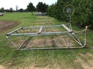 lot 5 image: Small Steel Boat Lift