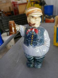 lot 48 image: Vintage liquor decanter, head comes off and beer mug cork comes out to pour