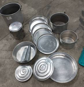 lot 55 image: Camping cook set in very nice condition.  3 kettles, frying pan, coffee pot and 5 plates.  All aluminum