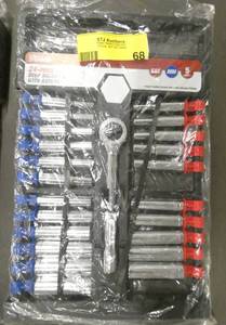 lot 74 image: New 23pc set of 14 sockets with ratchet, blue side is metric, red is standard