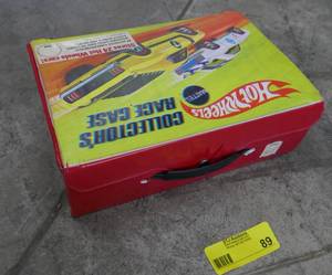 lot 89 image: Great condition Hot Wheels Case with a variety of cars