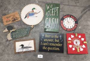 lot 118 image: Lot of wall hangings and a vegas clock