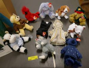 lot 142 image: Another beanie baby lot, all with tags, stored in a box