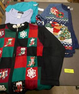 lot 171 image: Christmas sweaters and 2 light sweaters lg xl