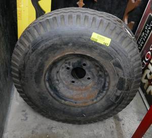 lot 187 image: New Armstrong tire 6.90-9