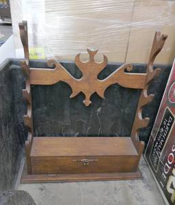 lot 189 image: Wood gun rack 31 tall