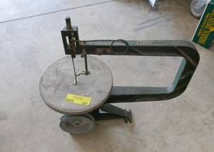 lot 191 image: Vintage Montgomery Ward Scroll Saw - no motor