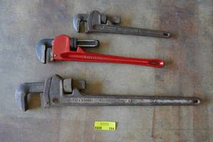 lot 194 image: group of 3 pipe wrenches, 24 18 14