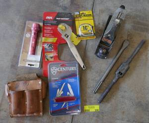 lot 200 image: Misc lot of tools including a ratchet, tape measure, multi-tool knife and more