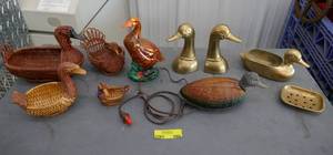 lot 205 image: Group of duck based Home dcor, brass bookends, a light shaped like a duck