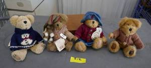 lot 212 image: 4 Boyds Bears